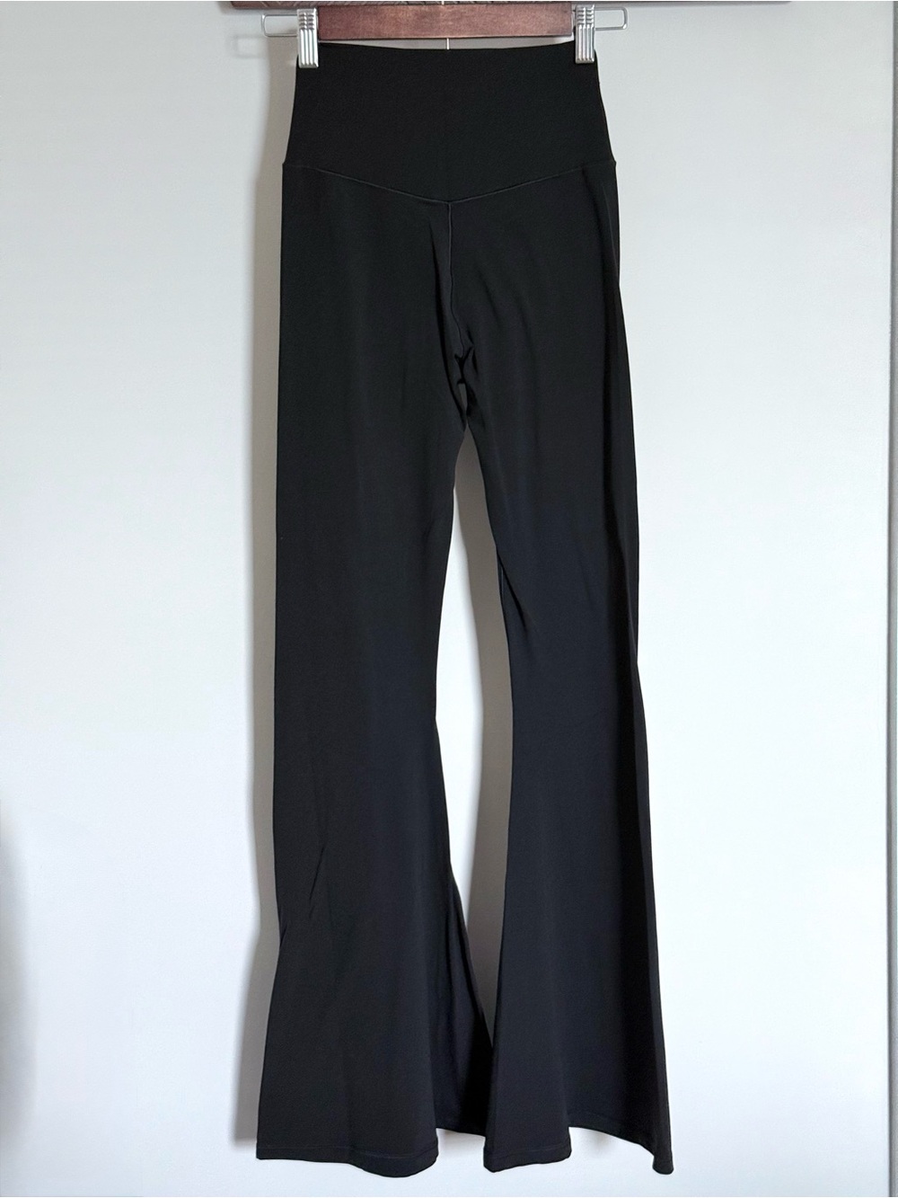 OFFLINE By Aerie Real Me High Waisted Crossover Flare Legging True Black Medium - Picture 5 of 13